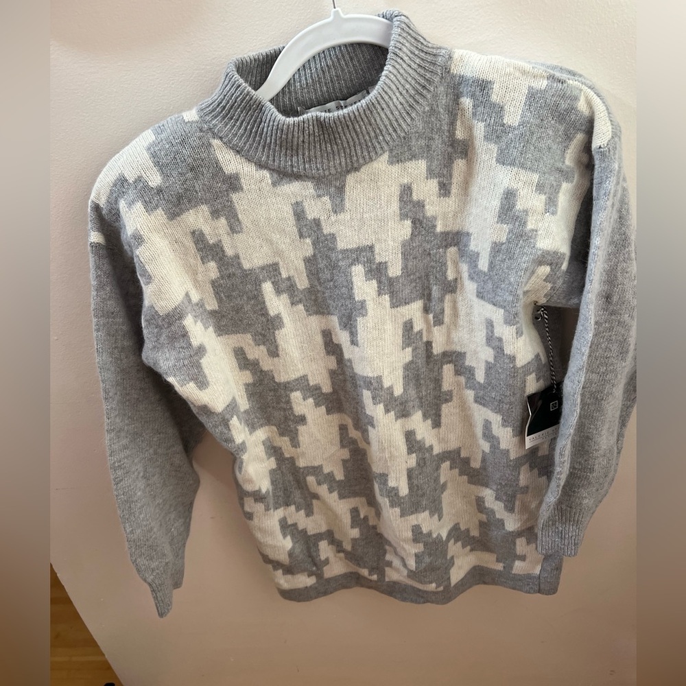 Valerie Steven’s Petites Grey and White Houndstooth Sweater Padded Shoulders